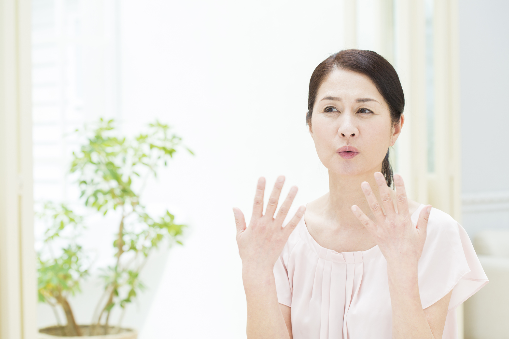 更年期にホルモンバランスは変化する！自律神経の乱れを整える食べ物やハーブとは