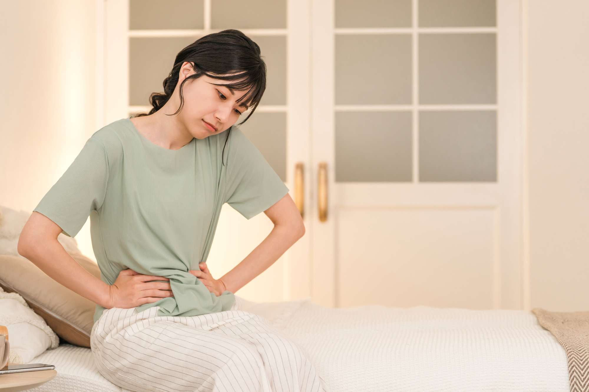 生理（月経）前に便秘になるのはなぜ？原因と解消法、受診について