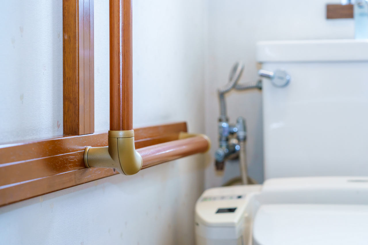 手すり付きトイレのイメージ画像