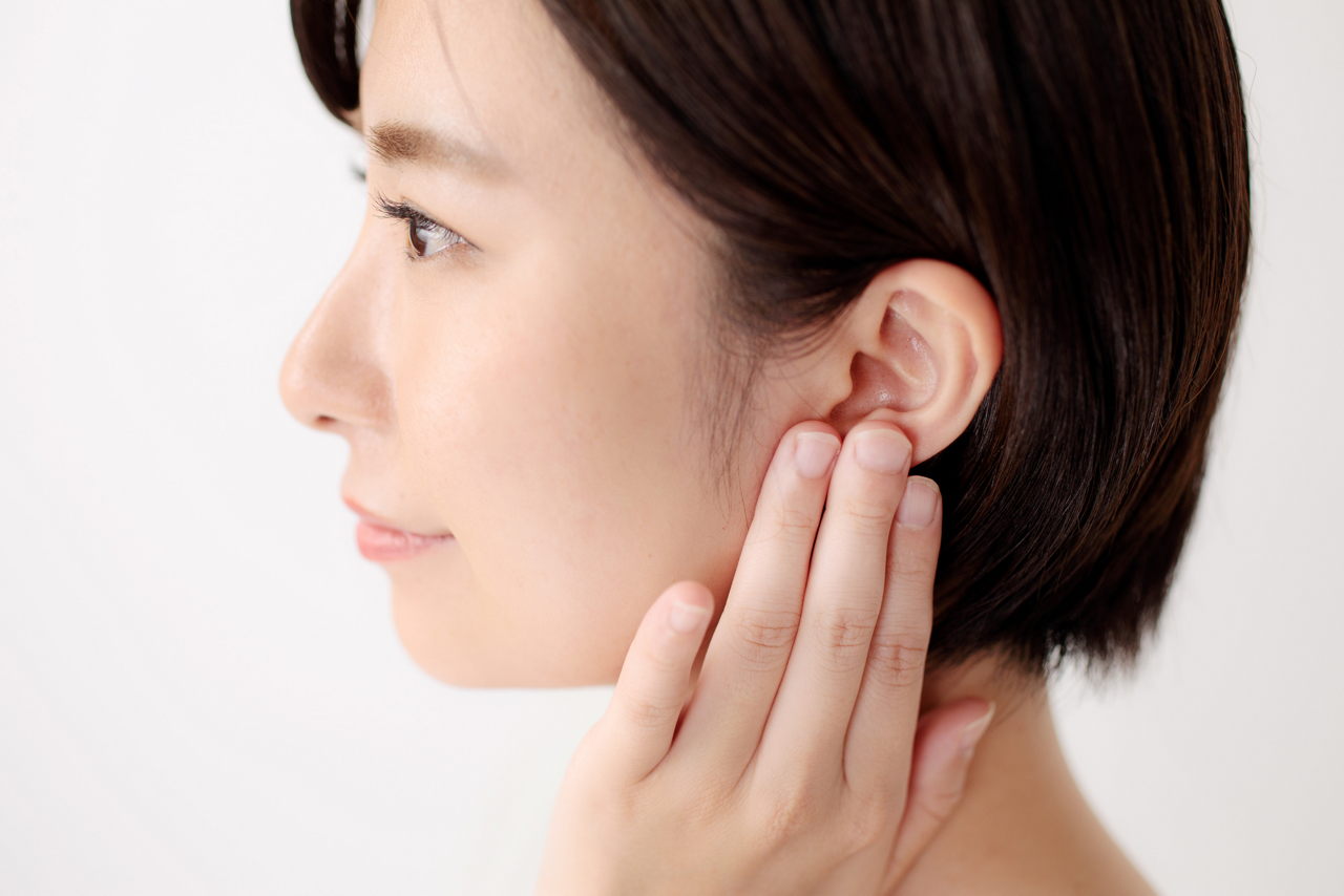加齢性難聴は30～40代の「聞こえにくさ」から。 聞こえを保つ対策は