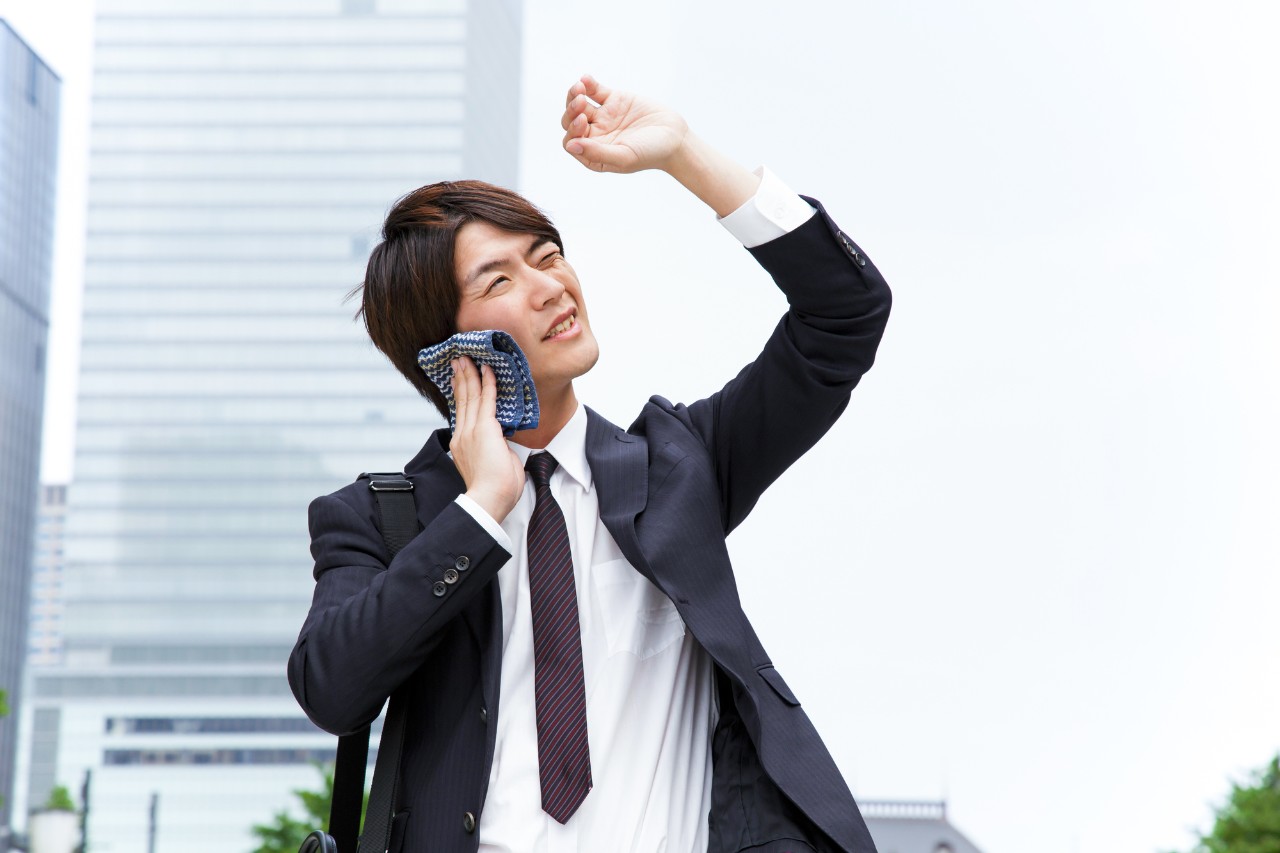 お酒の飲みすぎや、二日酔い、寝不足、下痢などの体調不良は脱水のリスクを高めます