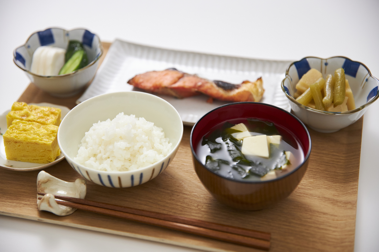 めまいの予防法。朝食にバランスのよい和食を食べる。